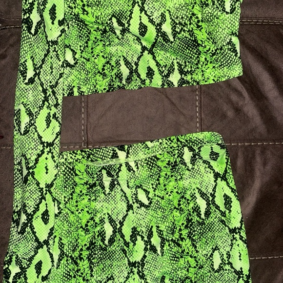 Two piece set - Picture 3 of 3